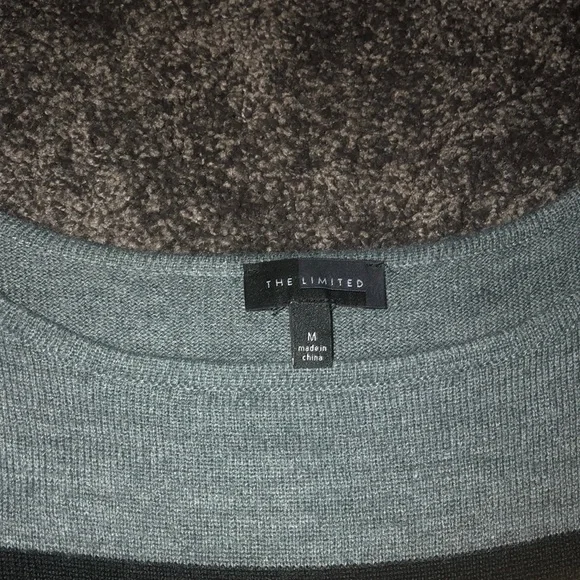 The Limited Sweater Size Medium - Picture 2 of 3